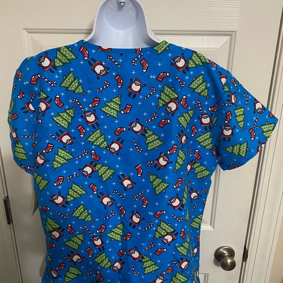 Scrubs top Gabby Brooke Santa Elves Christmas Short Sleeve Medical NWT XL - Picture 2 of 5